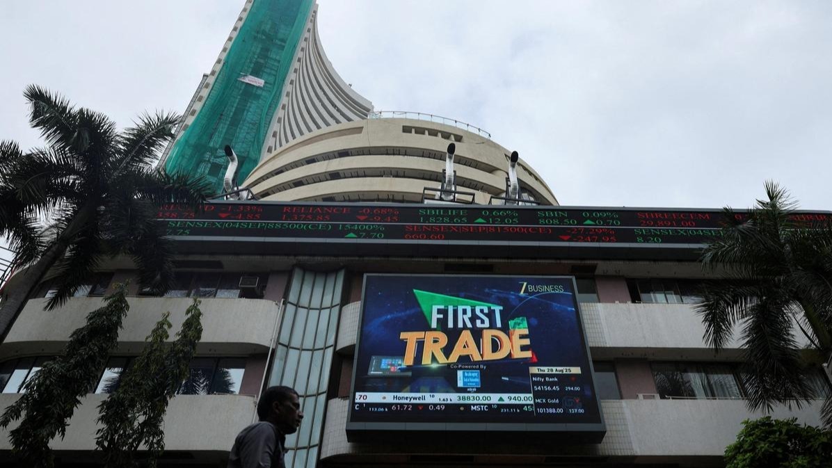 Sensex, Nifty End With Modest Gains After Volatile Session