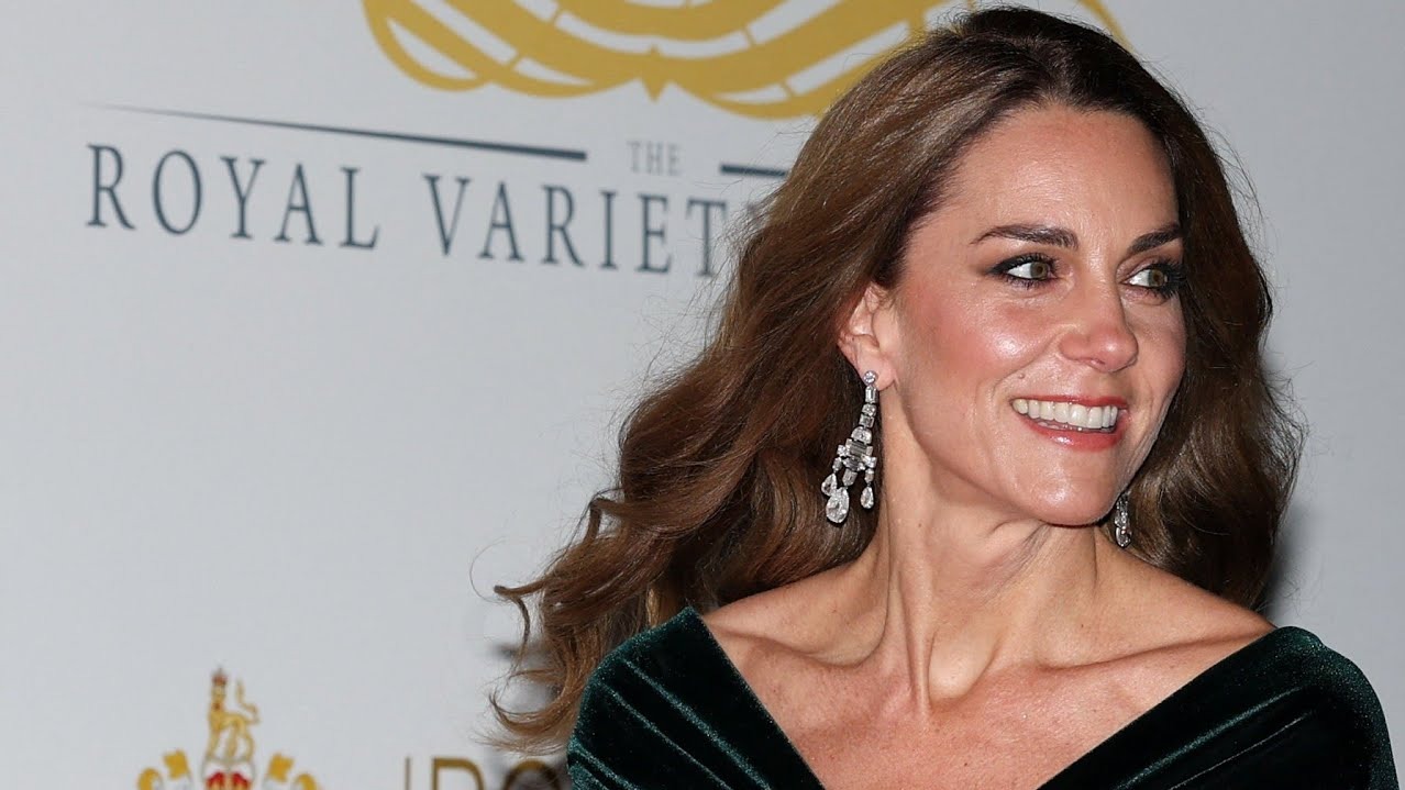 Princess Kate Dazzles in Velvet Emerald Green at the 2025 Royal Variety Performance