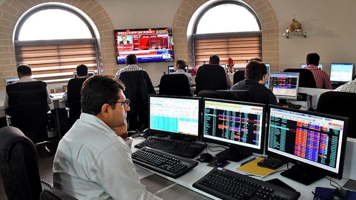 2026 Outlook: Market Experts Strike a Note of Cautious Optimism