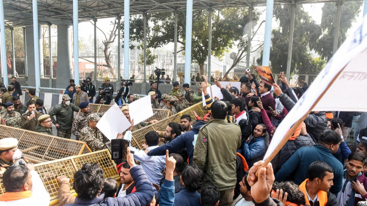 Bangladesh Unrest: Protests Turn Violent Outside High Commission as VHP, Bajrang Dal Clash With Police