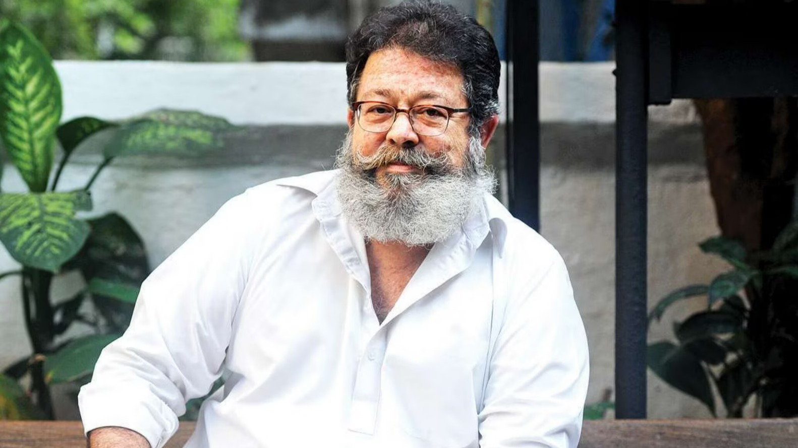 Kunal Kapoor Calls Vegetarians Racist, Says He Feeds Them Both Veg and Non-Veg at Home