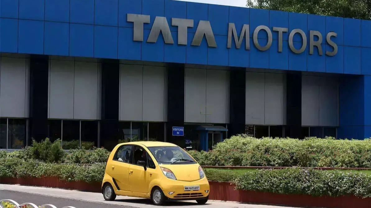“Tata Motors’ CV arm debuts at 26 % premium after demerger early profit-booking emerging”